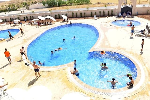 Midyat Havuzlu Otel Deneyimi: Yarı Olimpik Havuz